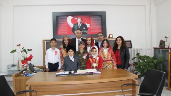 Atatürk İlköğretim Okulu Öğrencileri Anı Defteri Oluşturdu