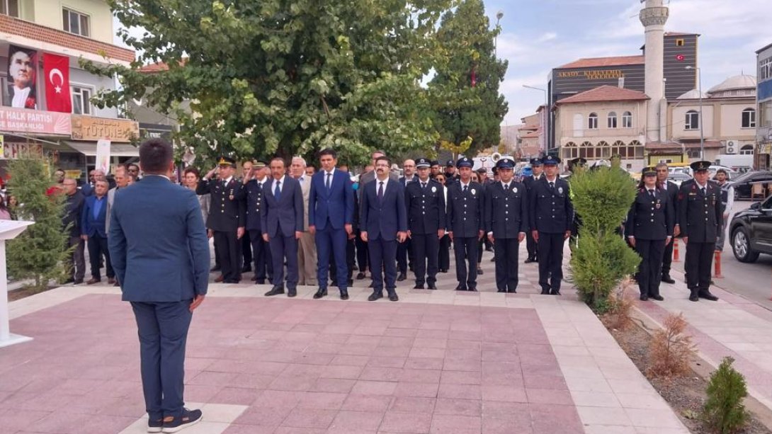 29 Ekim Cumhuriyet Bayramı'nın 100'üncü Yıl Dönümü Nedeniyle Atatürk Anıtı'na Çelenk Sunma Töreni Düzenlendi