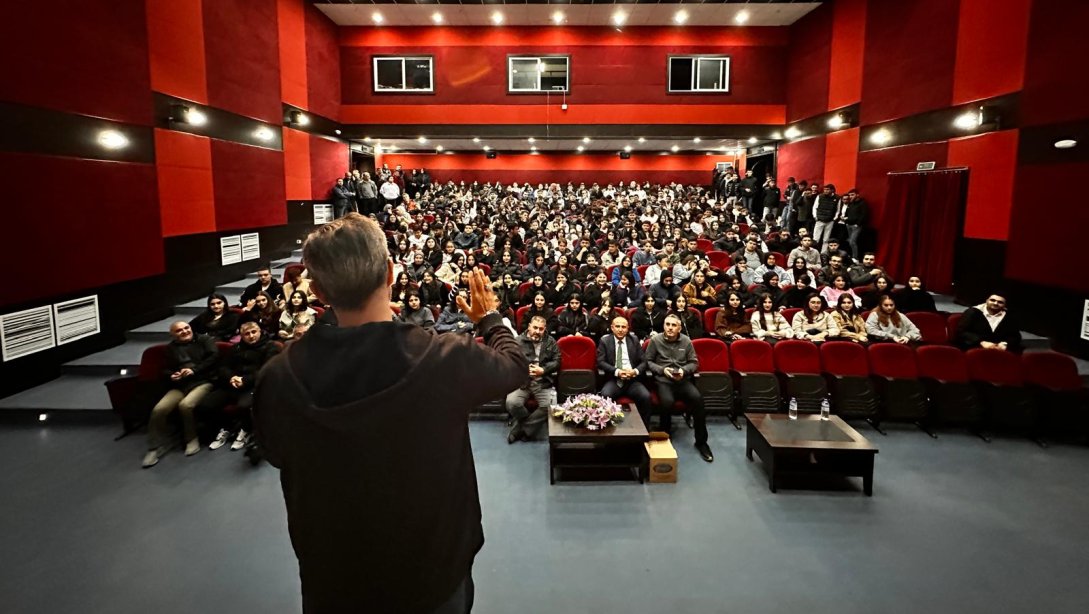 Usta Oyunculardan Öğrencilerimize Seminer...