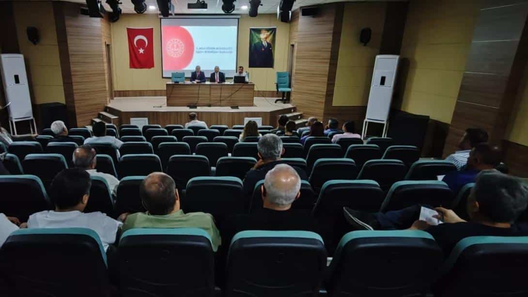 Okul İdarecilerimize Türkiye Yüzyılı Maarif Modeli Eğitimi...